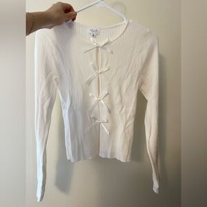 Lelis white sweater, bow detailing size small